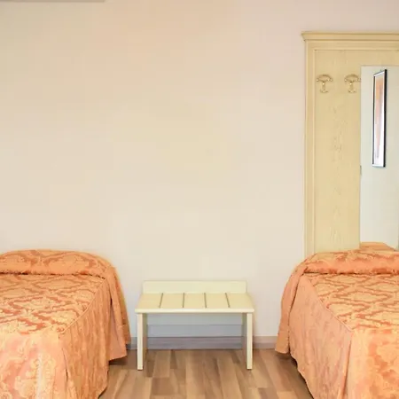 Carlton Отель 4*